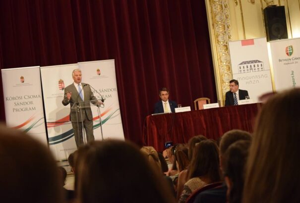 „Nemzetegységesítésben történelmi munkát végeztetek”