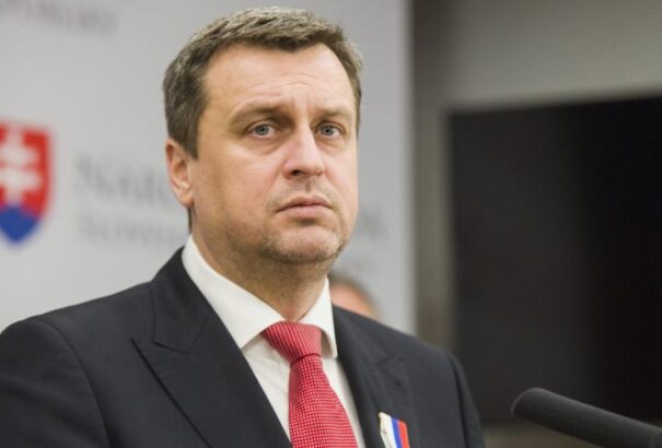 Danko: Csodálkozom, honnan van pénzük az államfőjelölteknek billboardokra