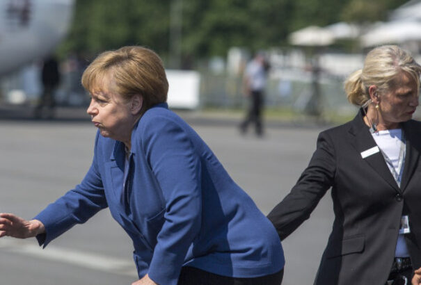 Egyre közelebb van Merkel bukása: a merkeli migrációs politikát csak névadójával együtt lehet megtorpedózni