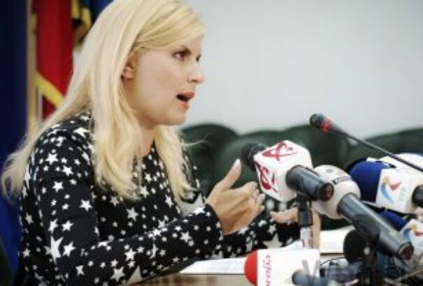 Jogerősen hat év letöltendő börtönre ítéltek Romániában egy volt minisztert