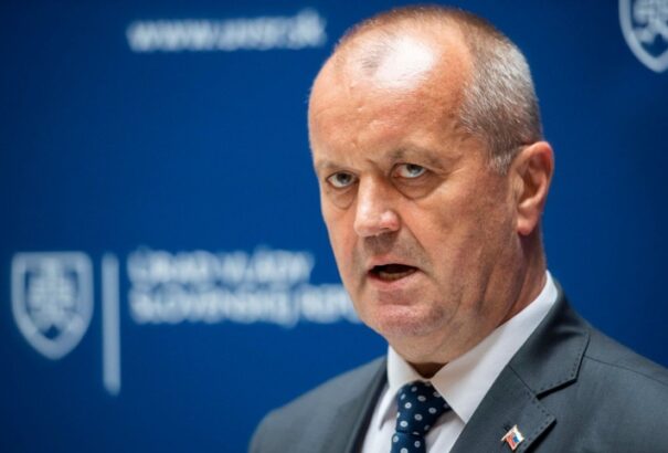 Gajdoš ma sem hozakodott elő a vadászgépek megvételével, júliusban mutatná be javaslatát a kormánynak