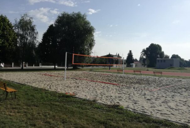 Fáradt cseresznyefák  bólogatnak…