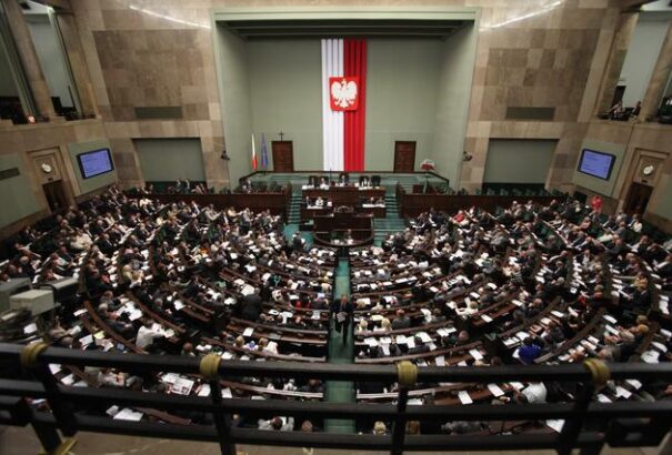 A lengyel szejm megszavazta a náci bűnökre vonatkozó törvény enyhítését