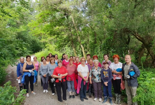 Közösségi összefogással szépült a Duna-part – Fotók