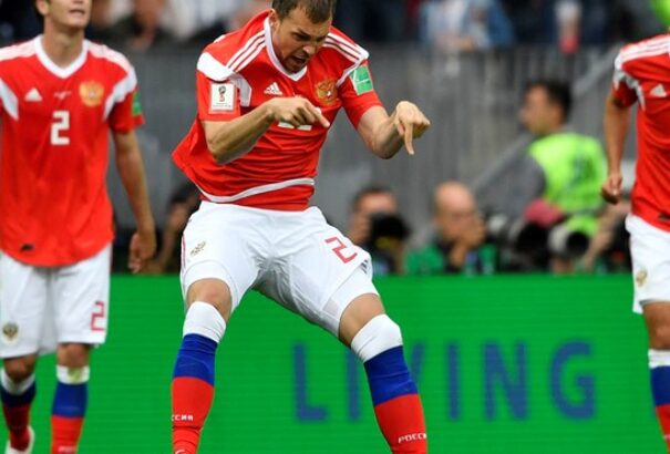 Böjte Csaba: „Nézzétek a meccset, és döbbenjetek rá, hogy egy hazug világban éltek…”