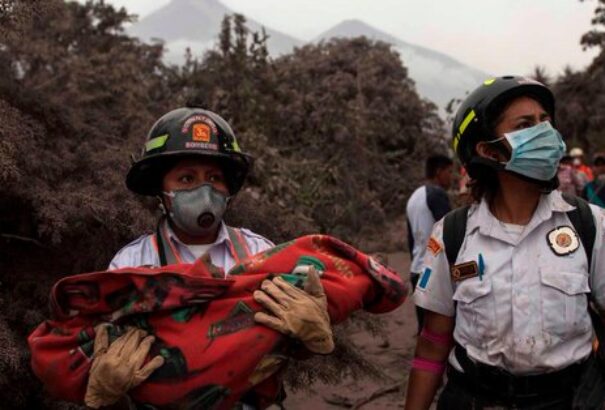 Tombol a Fuego Guatemalában: több tucat halálos áldozat és 200 eltűnt személy a katasztrófa eddig mérlege