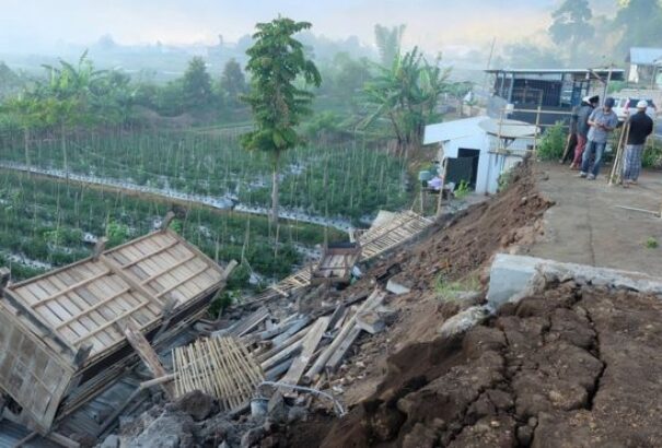 Erős földrengés rázta meg Indonéziát, eddig 14 halottja van a természeti katasztrófának