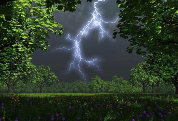 A hőség és a viharok miatt is riasztást adtak ki hétvégére