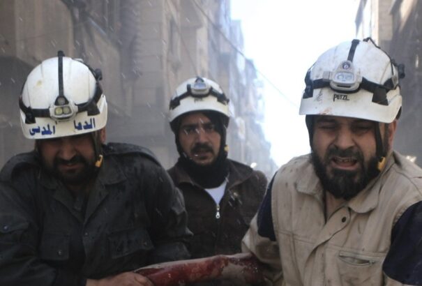 Izraeli segítséggel fehér sisakosok százait evakuálták Jordániába – nem mindenkit sikerült