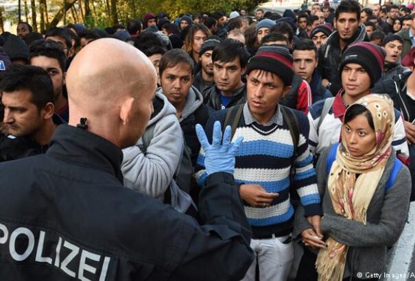 Merkel önmagát megmentette, de nő a feszültség Berlin, Bécs és Róma közt a német migrációs alku miatt