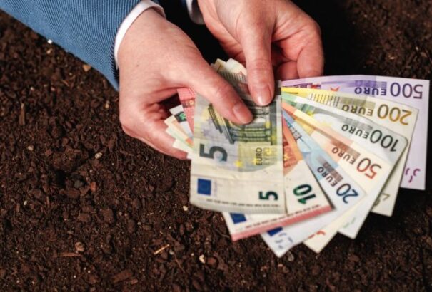 Kellemetlen meglepetés: az egyik bank ügyfelei arról kaptak SMS-értesítést, hogy eltűnt számlájukról a pénzük