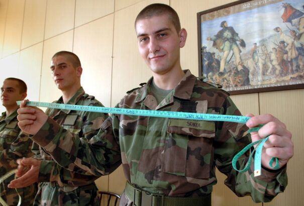 A minisztérium fontolóra veszi a kötelező sorkatonai szolgálat újrabevezetését