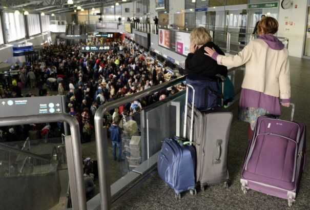 Több száz turista rekedt a rodoszi reptéren