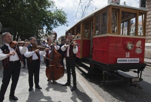 Nyári attrakció: Pozsonyban ismét közlekedni fog a történelmi zenés villamos