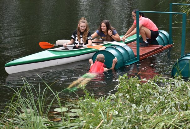 Egyedülálló kezdeményezés a Csilizközben: A kajaksporttal ismerkednek a fiatalok