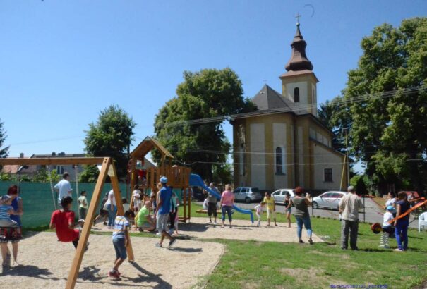 Játszótér és pihenőpark Panyidarócban