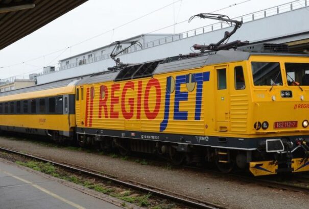 Újabb baleset a RegioJet vonatával. Csak Pozsonypüspökiig mennek a sárga vonatok