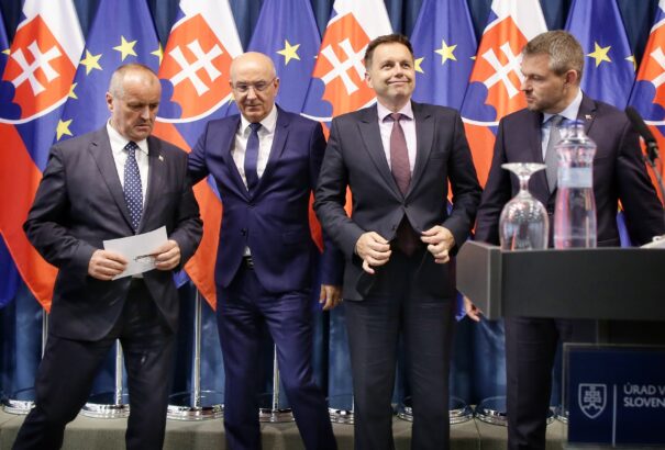 Dag Daniš: A védelmi tárcánál Danko emberei kukába dobták a Smer elképzeléseit