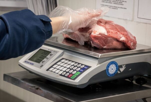 Valóban frissek a bolti élelmiszerek? Megmutatjuk, hány nap alatt kerülnek a boltok polcaira az egyes termékek