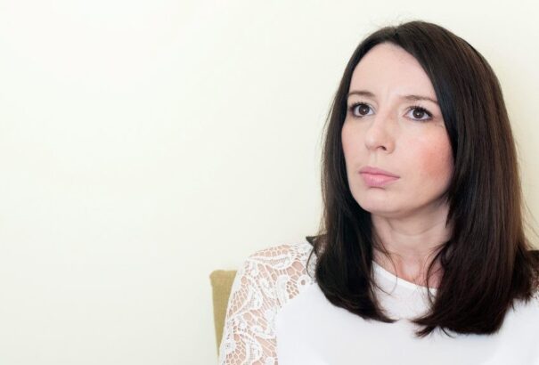 Hedvig: Rájöttem, nem normális dolog naponta 11 óráig a postásra várni azzal, hogy aznap éppen milyen idézést hoz