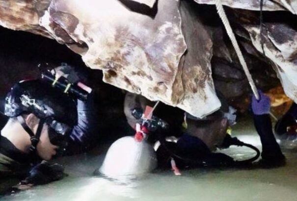 Thaiföldi mentőakció: Mára befejeződött a mentés, összesen nyolc gyerek jutott ki eddig a barlangból