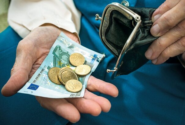 Ellentmondásosan ítélik meg a közös valutát Szlovákiában – főleg a fiatalok hoznák vissza a koronát