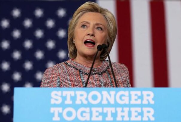 Az USA 12 orosz ügynököt vádolt meg az amerikai elnökválasztás előtti hackertámadással