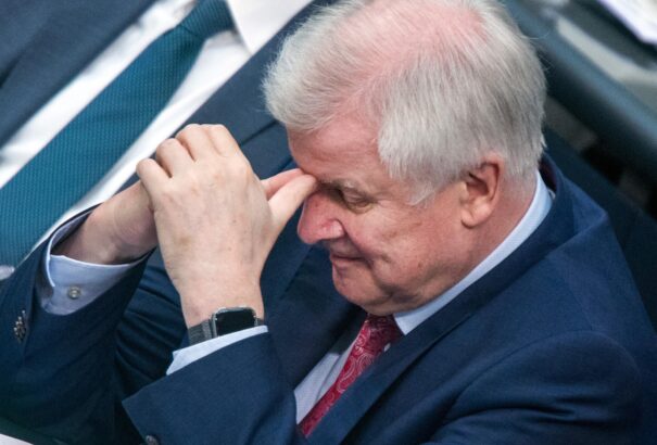 Seehofer boríthatja az egész német kormányt