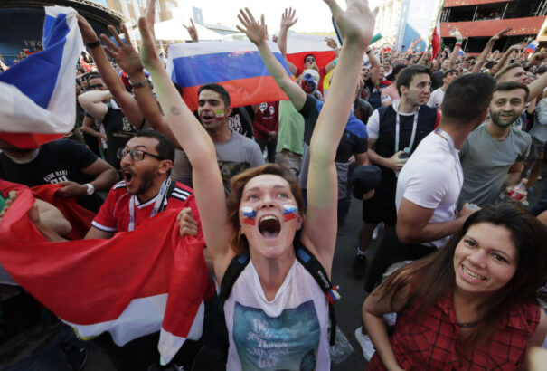 Foci-vb: Sikerül tovább menetelniük a házigazdáknak?