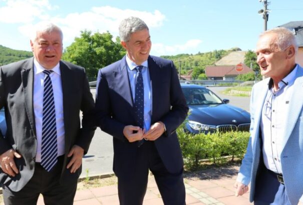 A közlekedési minisztérium kiírta a pályázatot az R2-es megépítésére