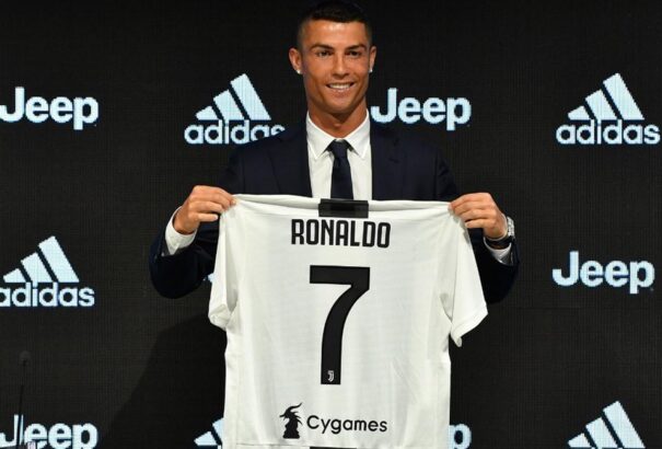 Hivatalosan is bemutatták Ronaldót a Juventusnál