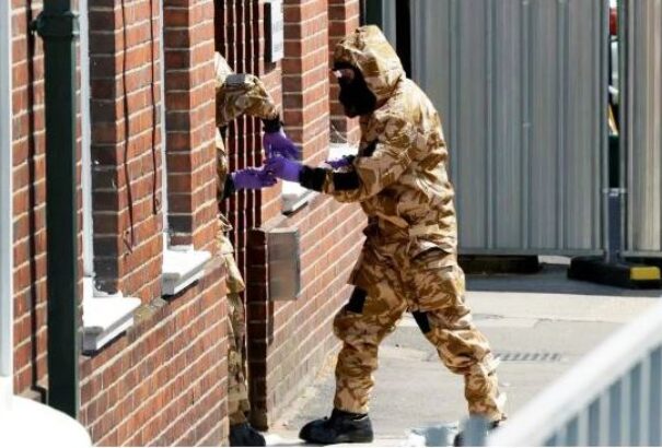 Angliai mérgezés – A rendőrség megtalálta a méreganyagot tartalmazó palackot