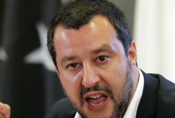 Olaszország a Frontex külföldi hajói előtt is lezárná kikötőit