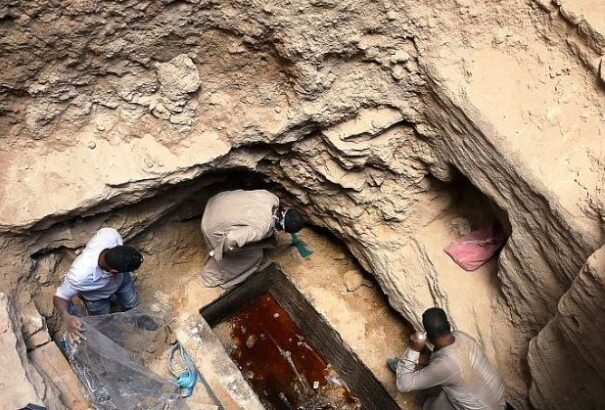 Felnyitották az Egyiptomban talált óriási fekete szarkofágot – Képek