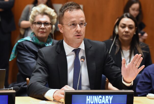 Szijjártó: Magyarország nem ért egyet az ENSZ globális migrációs csomagjával