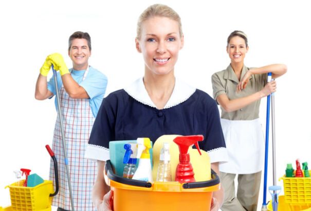 A munkapiacon egyre nagyobb a kereslet a takarítónők és az idősgondozók iránt