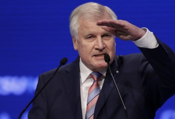 Seehofer: A vita már a múlté