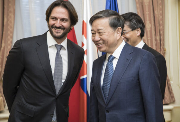 Kitört a botrány: Az elrabolt vietnamit megverve és elkábítva vitték fel a kormánygépre