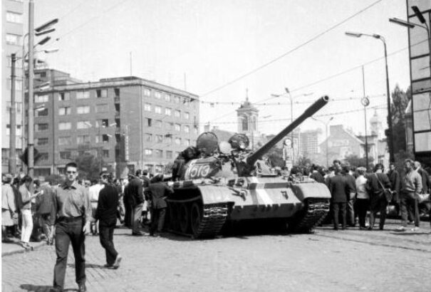 Kalita Gábor: „Nyolcas”évfordulóink átka és varázsa