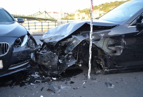 A forgalommal szemben autózott 3 brit Budapesten, balesetet is okoztak