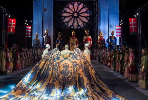 Határon túli gyerekek is közreműködnek a székesfehérvári Koronázási Szertartásjátékban