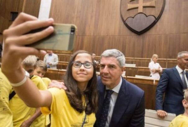 A gyerekeket Pellegrini fizetése, a hadsereg, valamint Bugár sorsa érdekelte a parlamentben