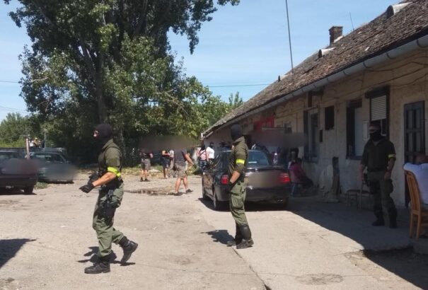 Nagyszabású rendőrségi akció zajlik Szereden