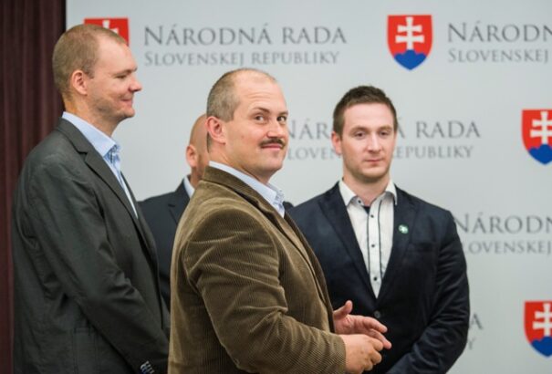 ĽSNS: Az államnak ott is szlovák iskolákat kellene létesítenie, ahol a szlovák gyerekek kisebbségben vannak