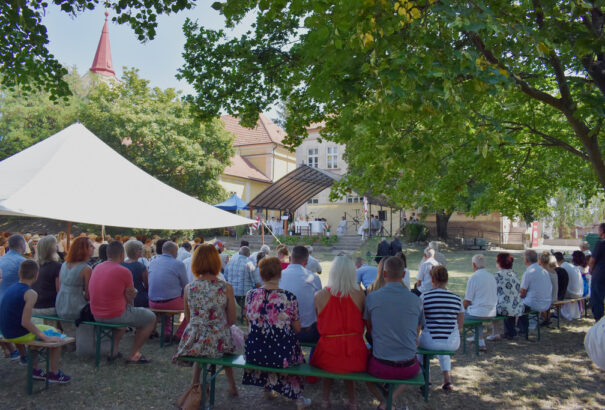 Nagymegyeri Szent István Napok: Ereklyével gazdagodott a Szent Miklós templom (Képriport)