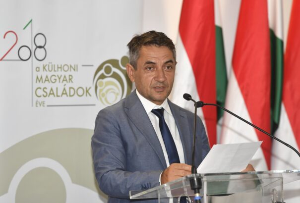 Potápi: 600 millió forint értékben támogat a kormány határon túli magyar családbarát vállalkozásokat