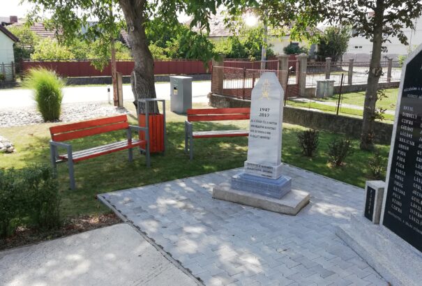 Épül a helyi hivatalt körülölelő pihenő övezet Pódatejeden