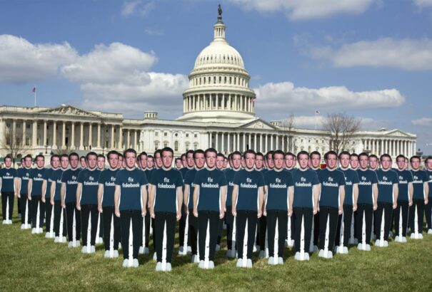 Kiveszik a magánügy: Gigacégek lesnek bennünket minden pillanatban