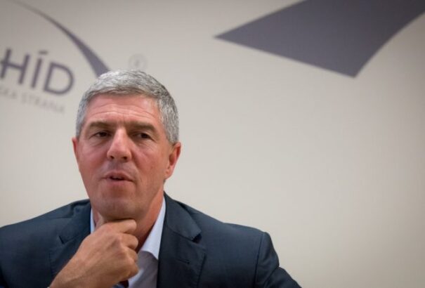 Feltűnő közös nevező: Kapcsolatot találtak a Most-Híd mögött álló pénzemberek és a Smer oligarchái között