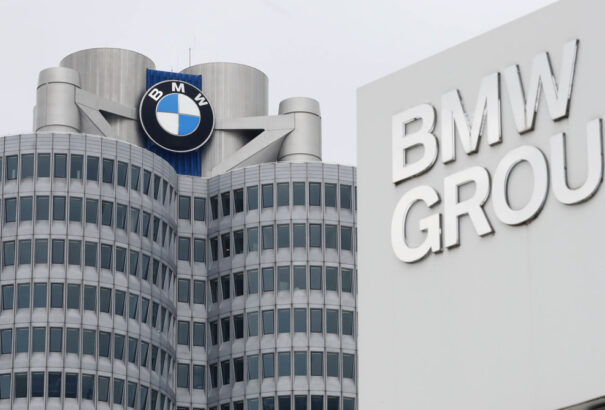 Kigyulladhatnak: 300 ezer gépkocsit hív vissza a BMW Európában